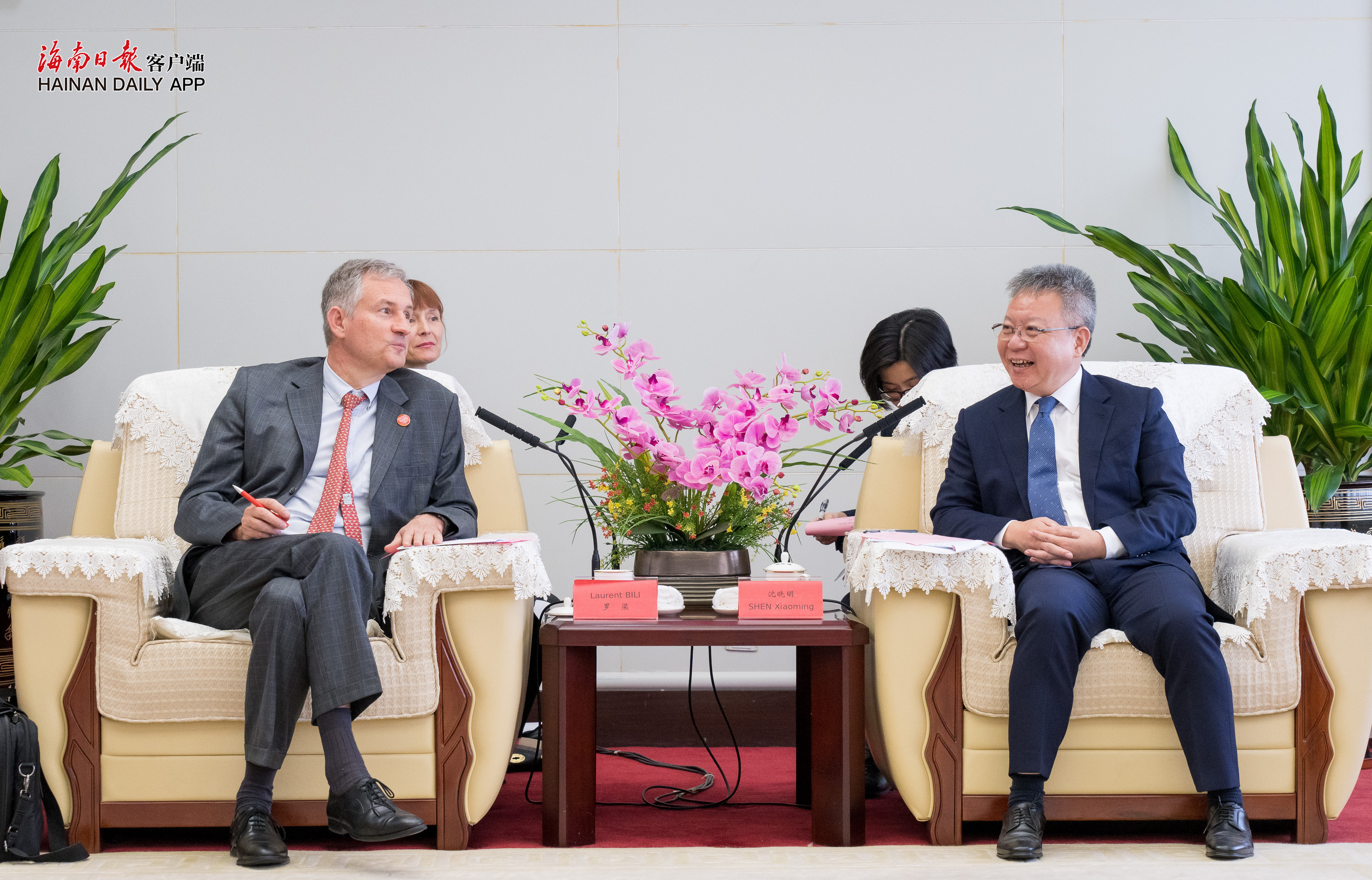 5月6日,省委书记沈晓明在海口会见来琼参加首届中国国际消费品博览会