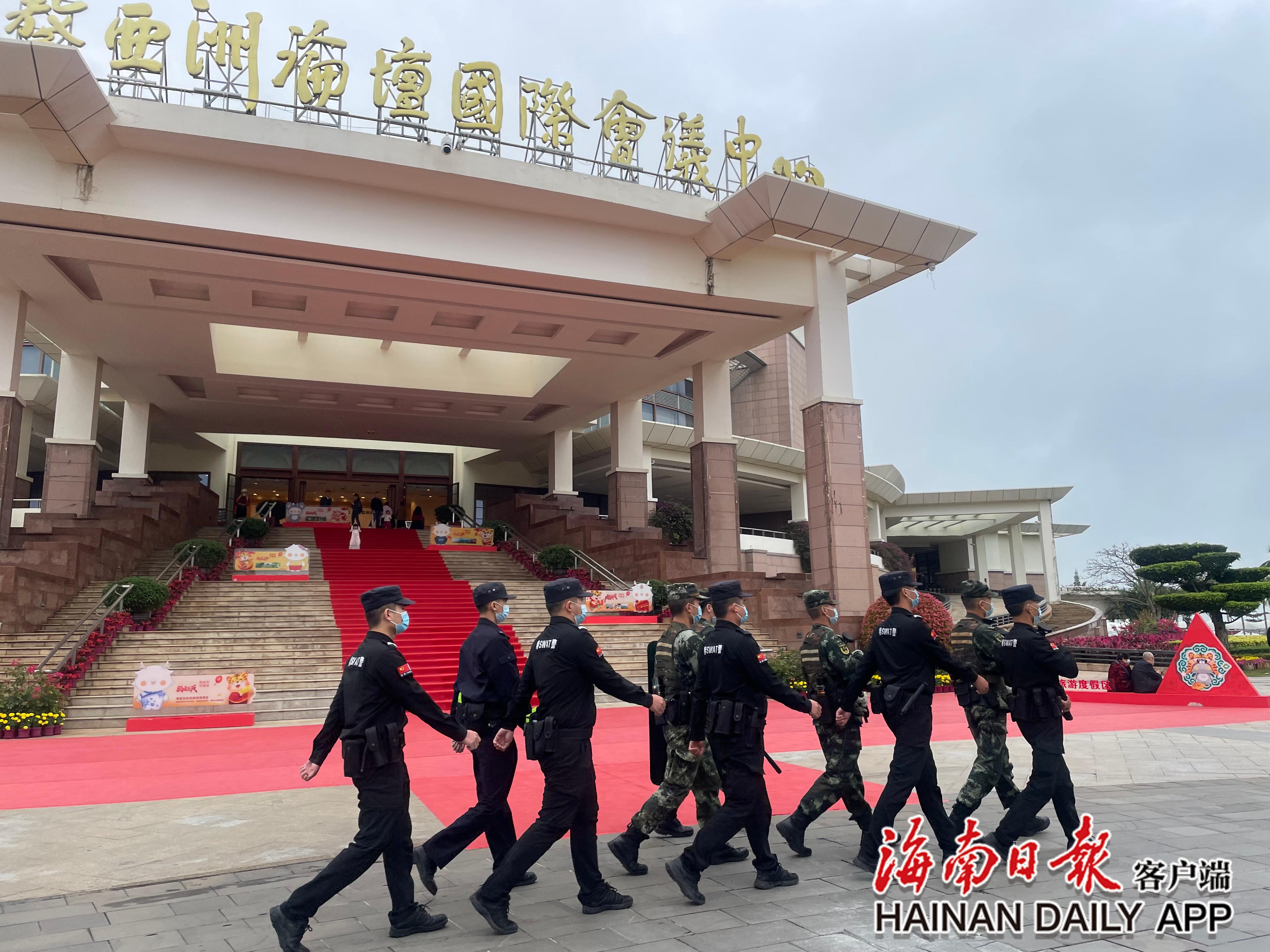 海南旅游警察春节全警在岗 确保旅游市场秩序稳定和游客安全