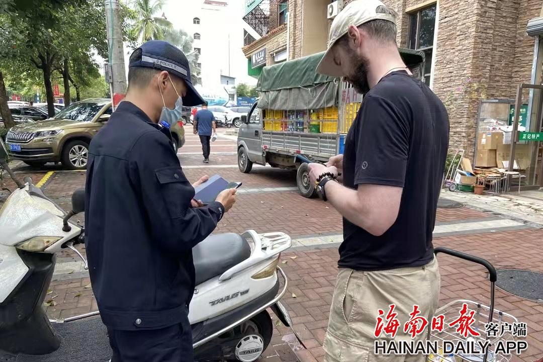 海南旅游警察春节全警在岗 确保旅游市场秩序稳定和游客安全