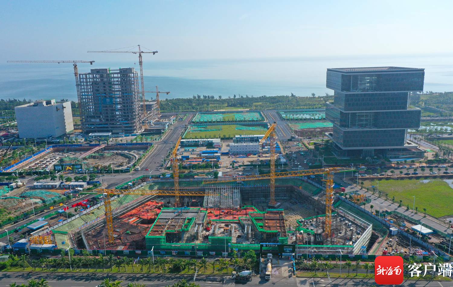 海口江东发展大厦有序推进 项目地下室结构施工进度已过半