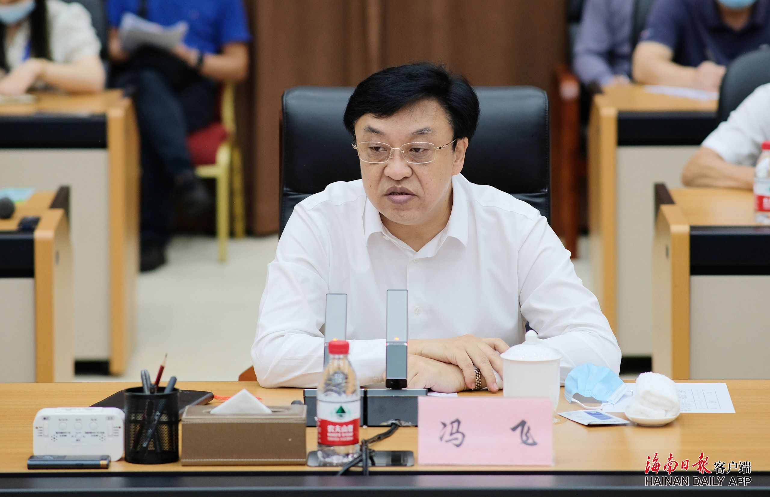 冯飞在全省疫情防控视频调度会上指出,以快制快坚决阻断疫情传播链条