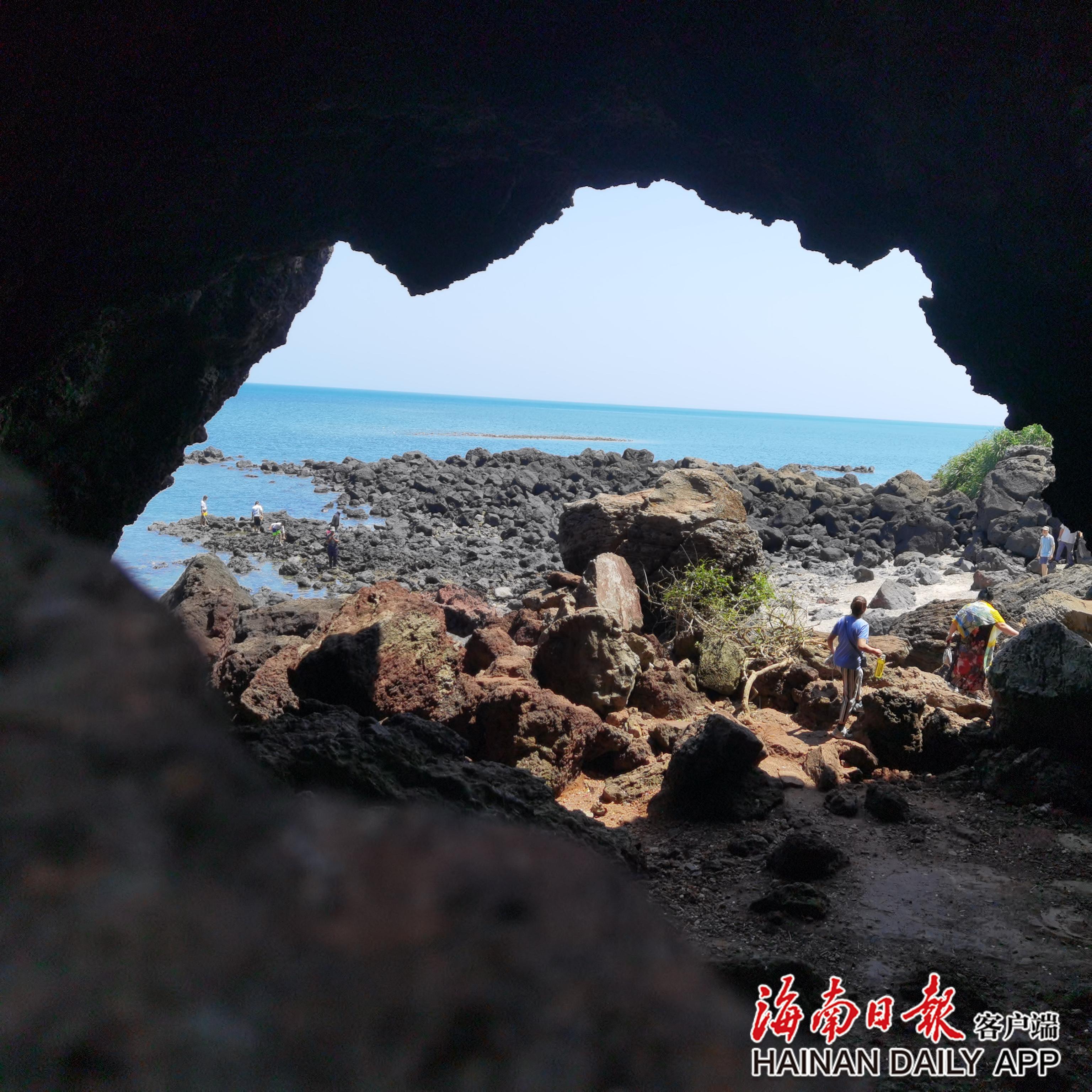 海南环岛旅游公路儋州峨蔓段：遇上海边的浪漫风车