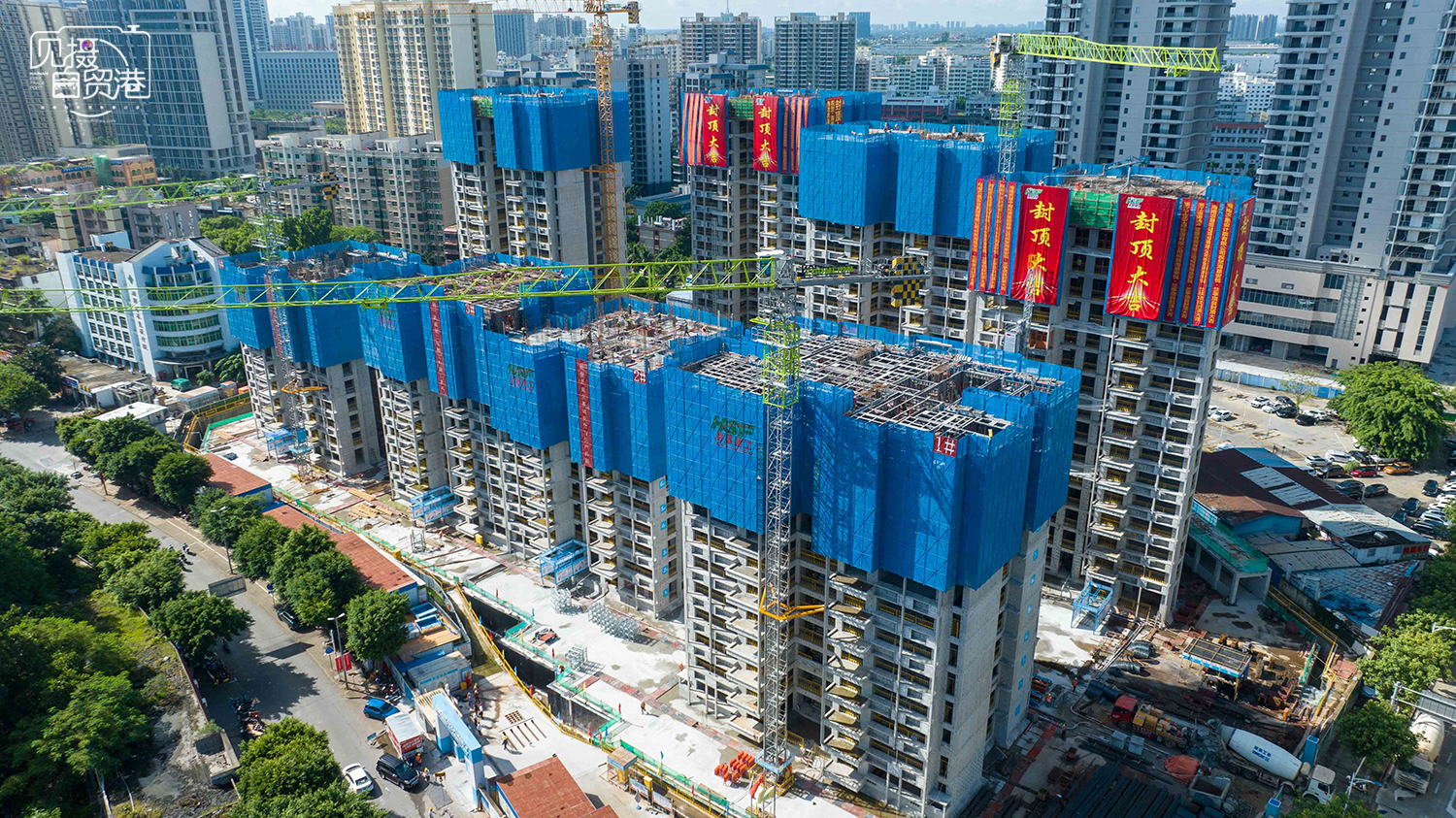见摄自贸港·一线直击｜海口安居房项目海垦·安悦兰亭 “双”楼主体结构提前完成封顶