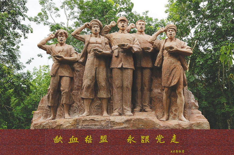 海南周刊丨雕刻红色记忆