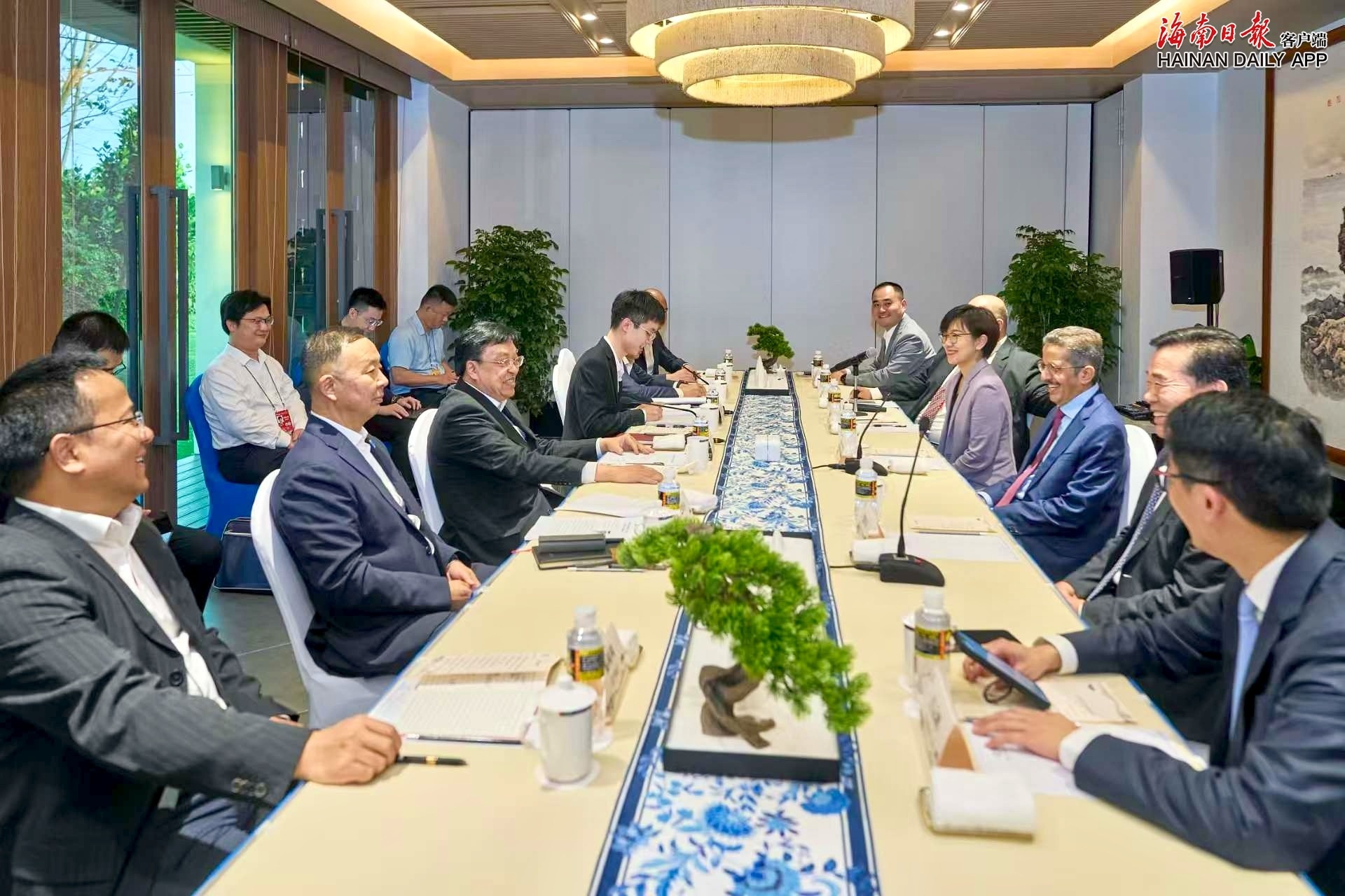 冯飞会见沙特国际电力和水务公司客人