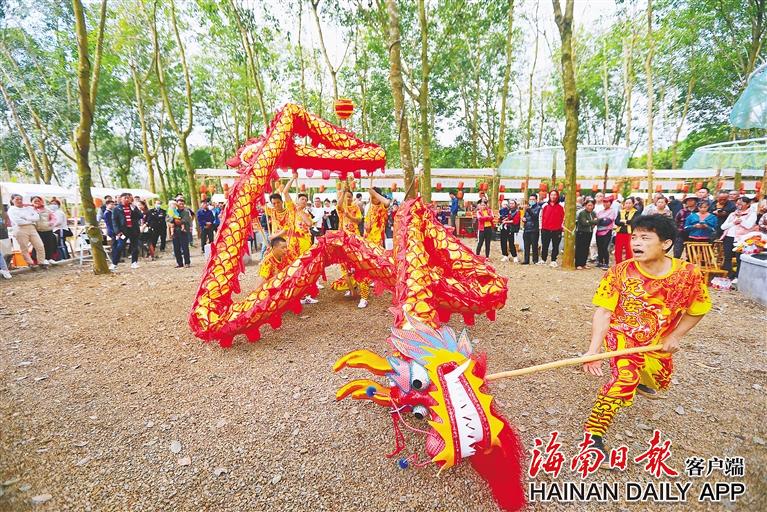 文化中国行丨龙舞：龙门游龙舞翩跹