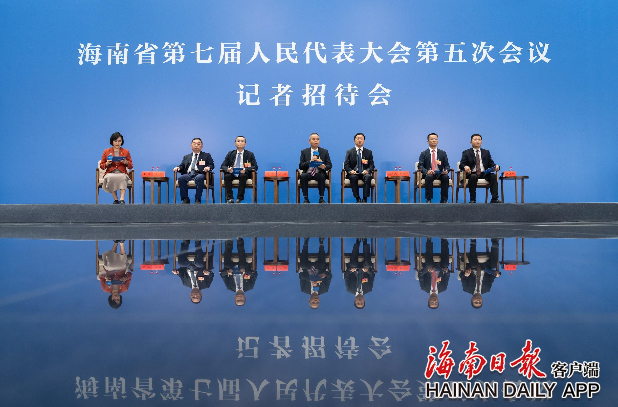 省七届人大五次会议首场记者招待会举行 6市县“晒”特色发展路径