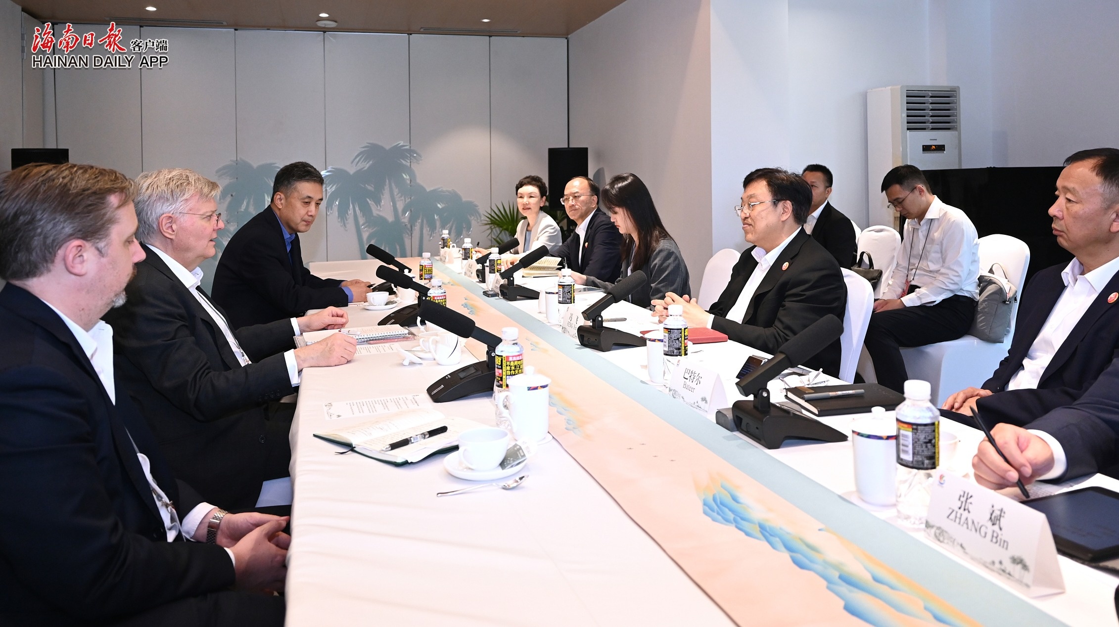 冯飞会见英中贸易协会客人